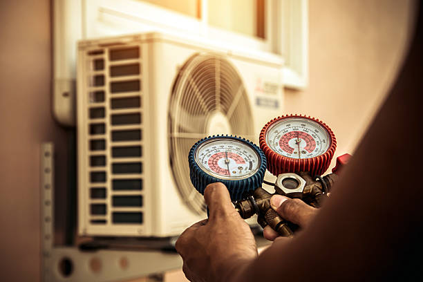 Professional Hvac technician working in Clermont, GA